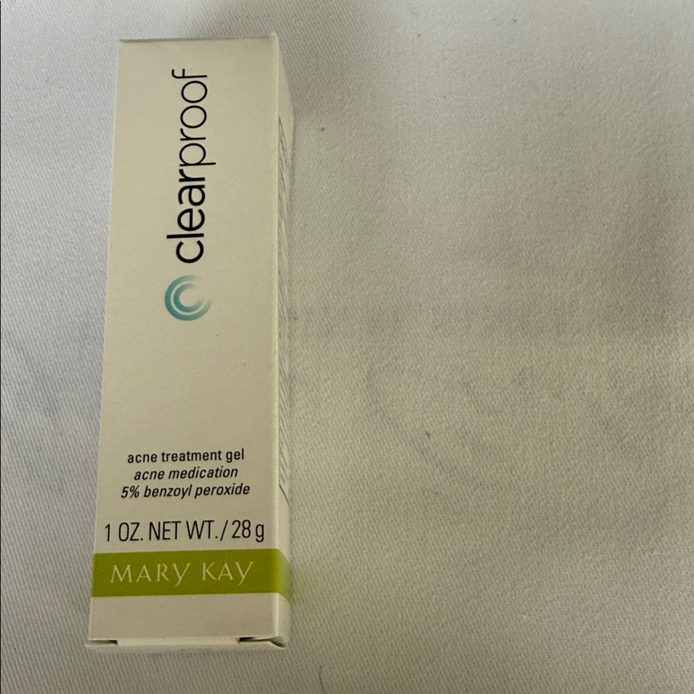 Mary Kay Clearproof Acne Gel with Green Accent